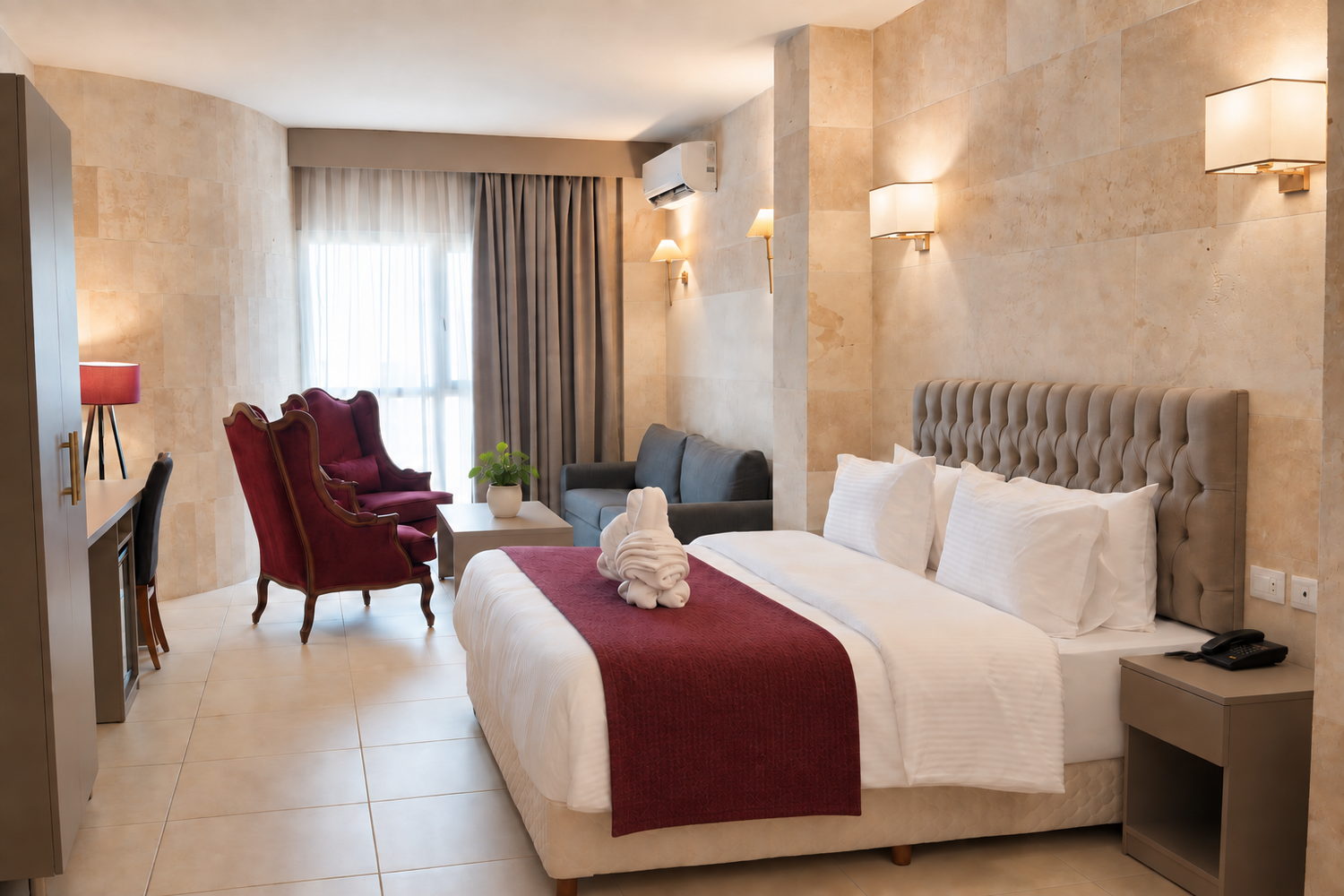 Bed in a Luxury Room with Jacuzzi